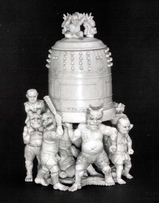 Toshimasa Temple Bell image of an ivory bell made in the 19th century